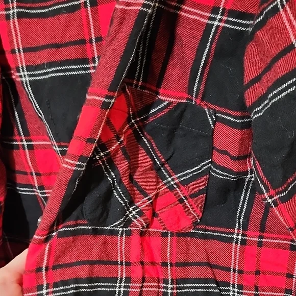 No Boundaries Red and Black Button Down Shirt - Picture 4 of 13